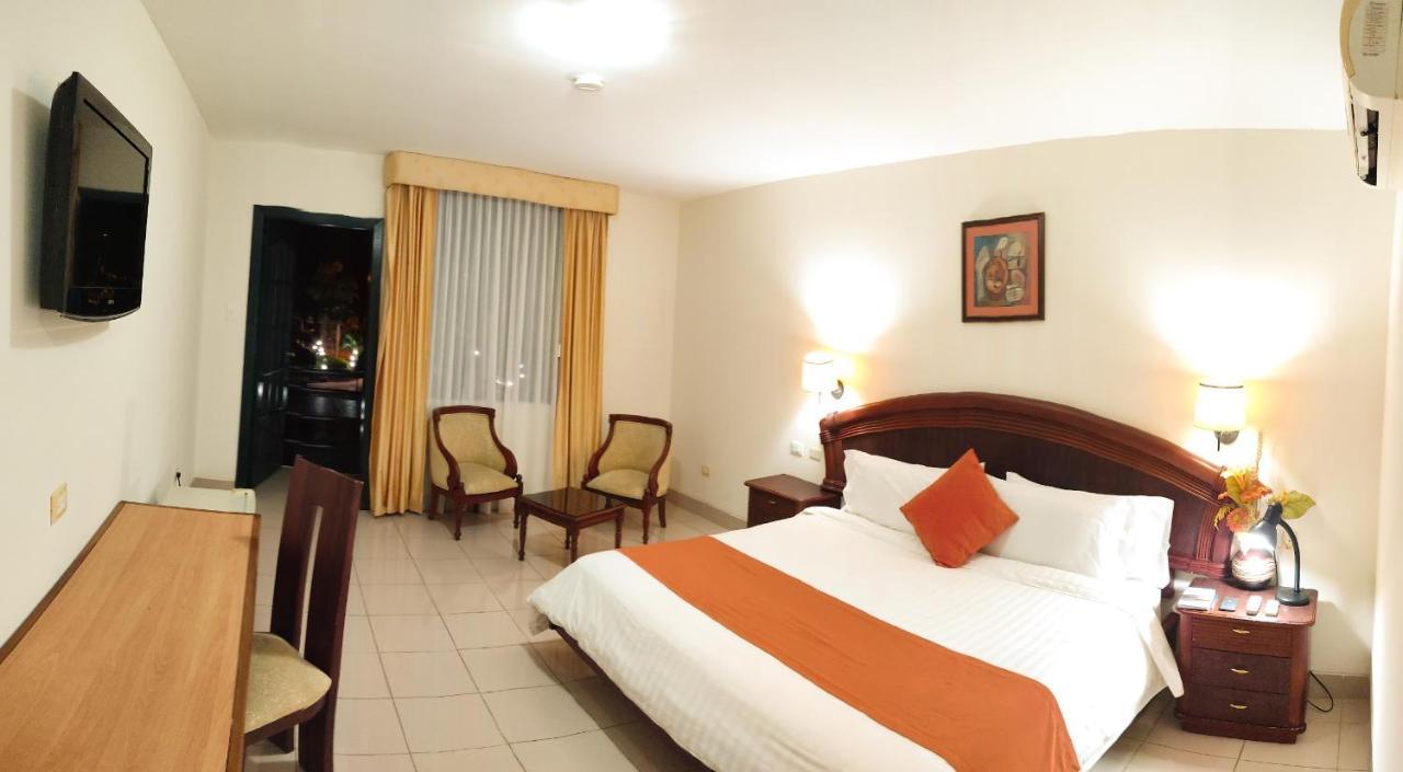 Hotel Club Del Sol Atacames Bagian luar foto