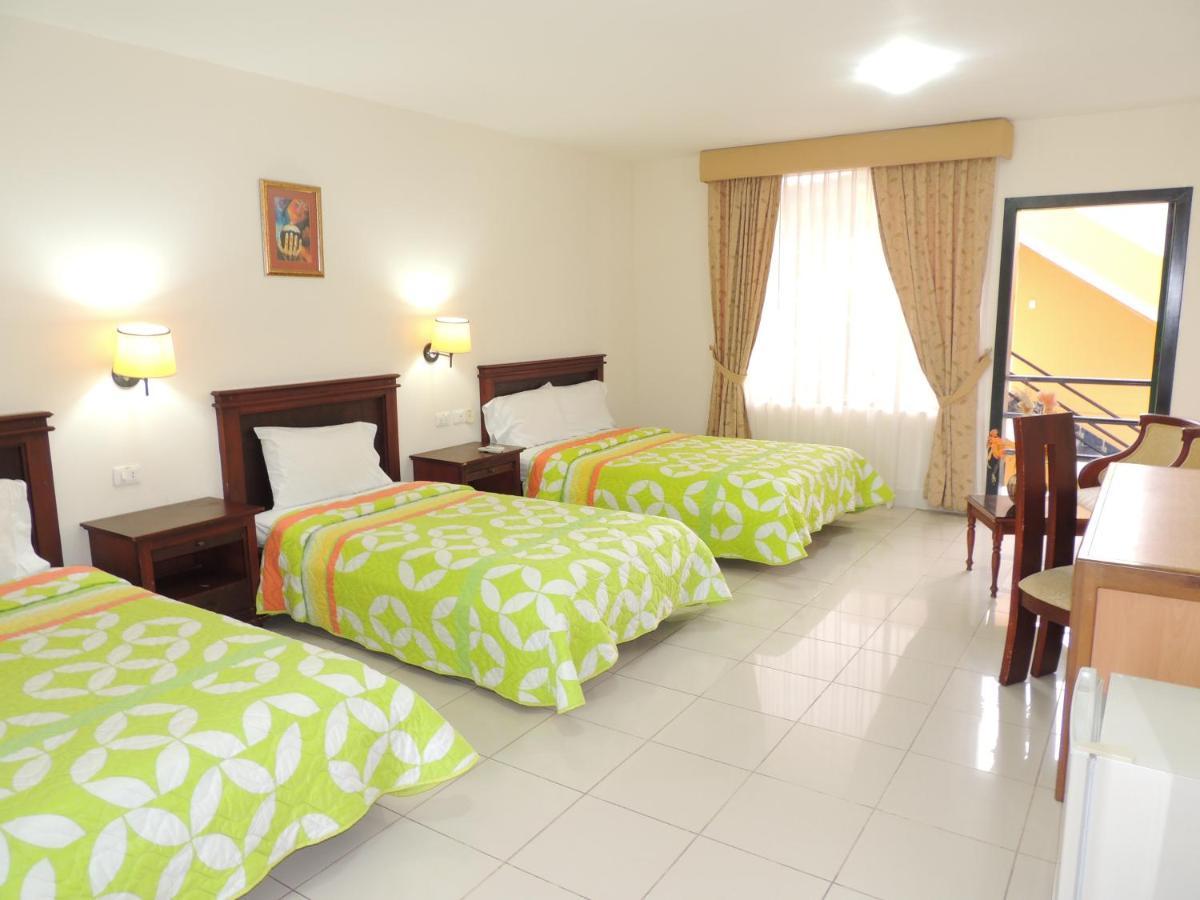 Hotel Club Del Sol Atacames Bagian luar foto