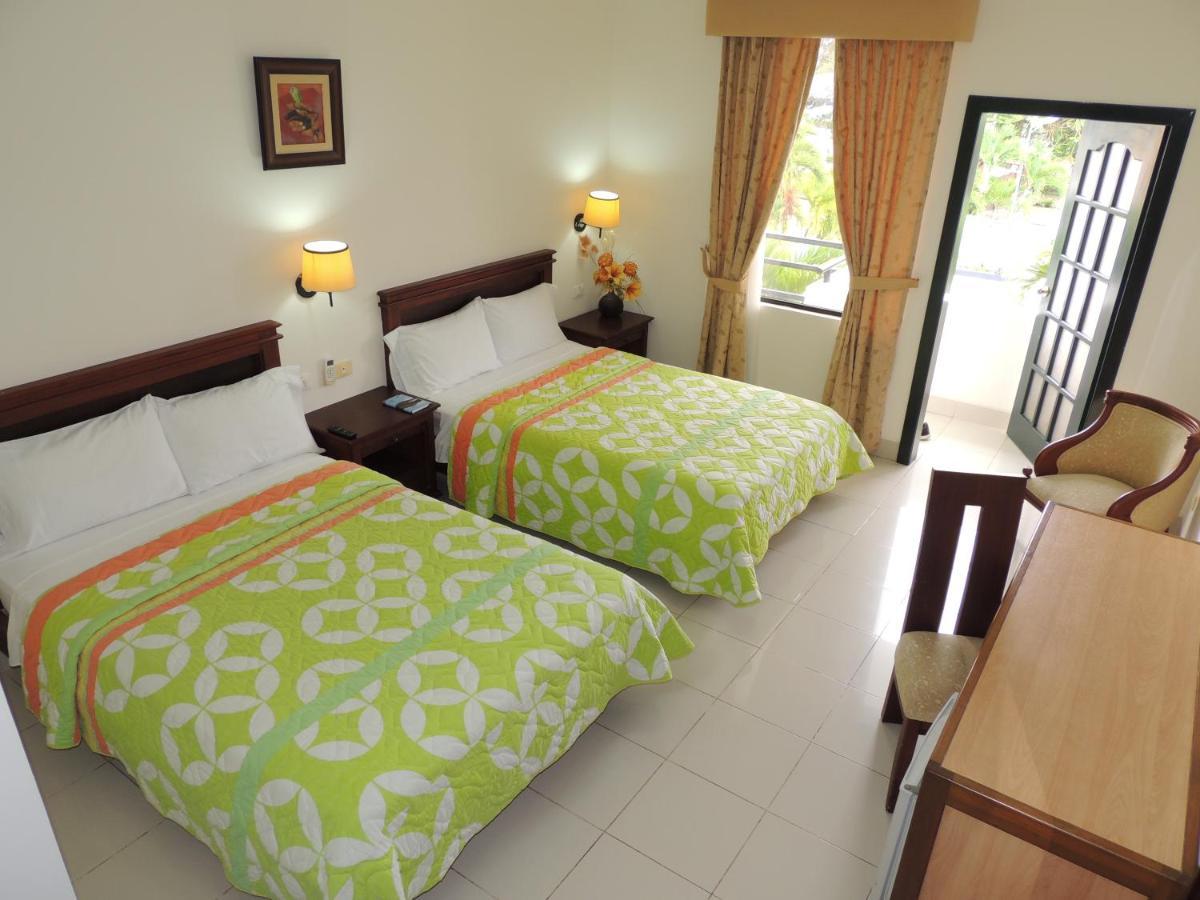 Hotel Club Del Sol Atacames Bagian luar foto