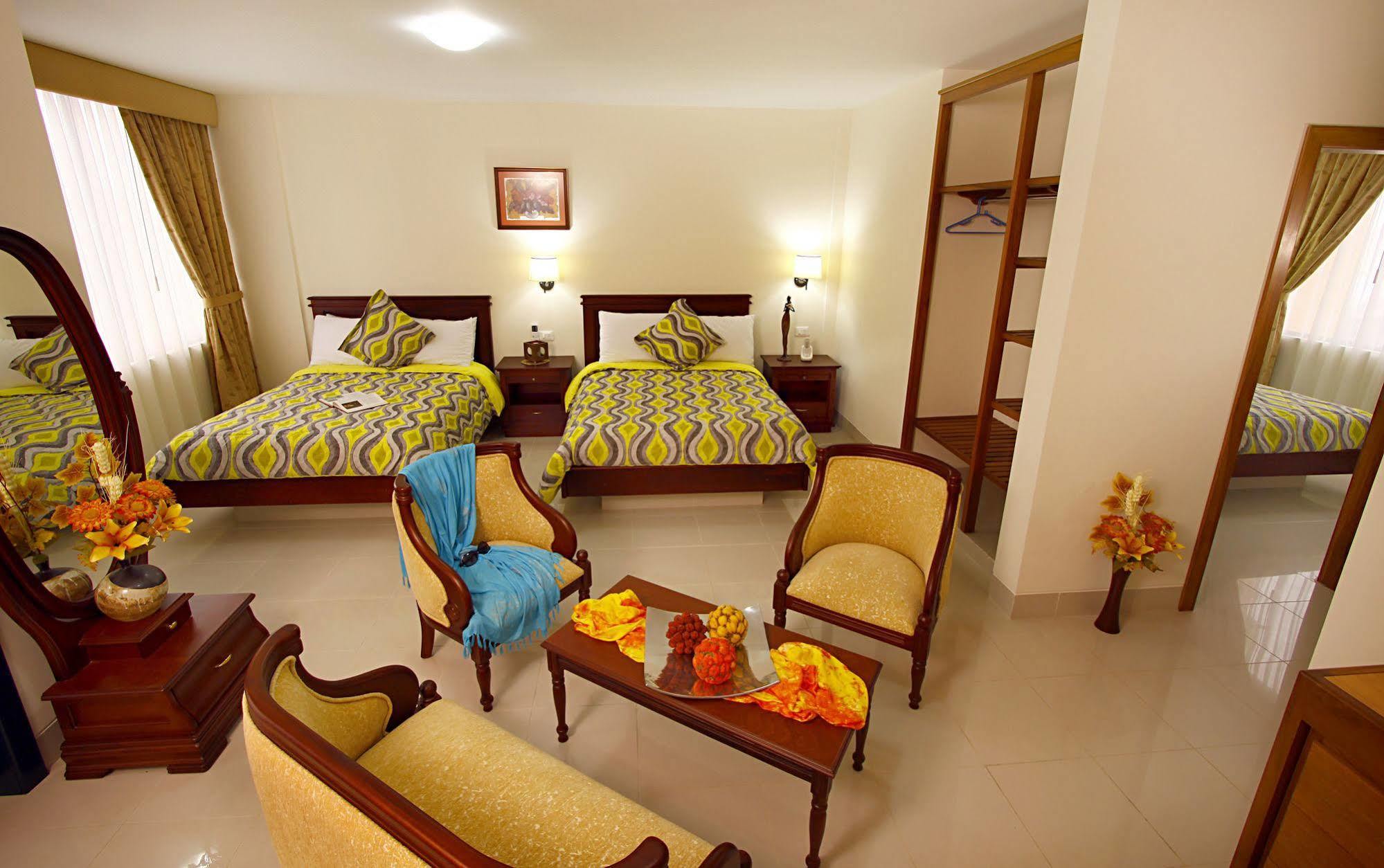 Hotel Club Del Sol Atacames Bagian luar foto