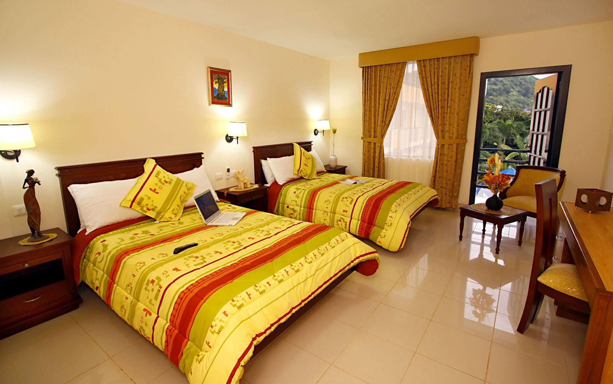 Hotel Club Del Sol Atacames Bagian luar foto