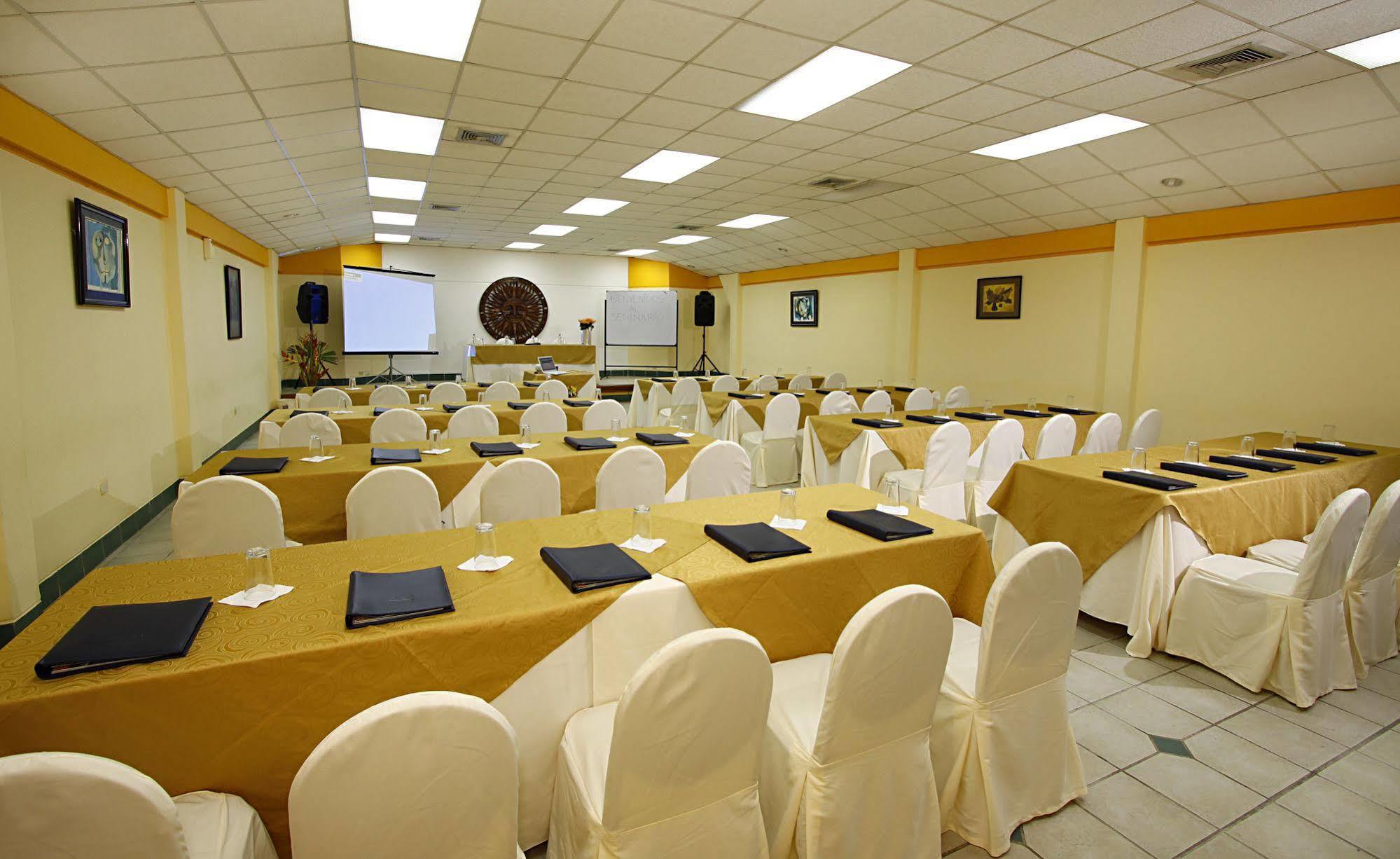 Hotel Club Del Sol Atacames Bagian luar foto